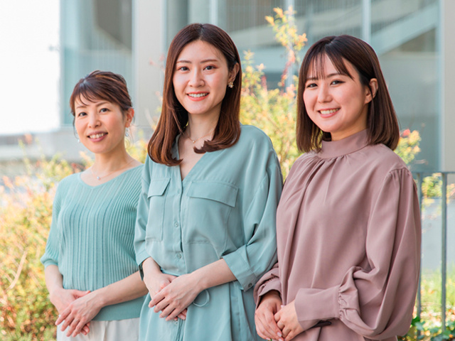 女性スタッフ