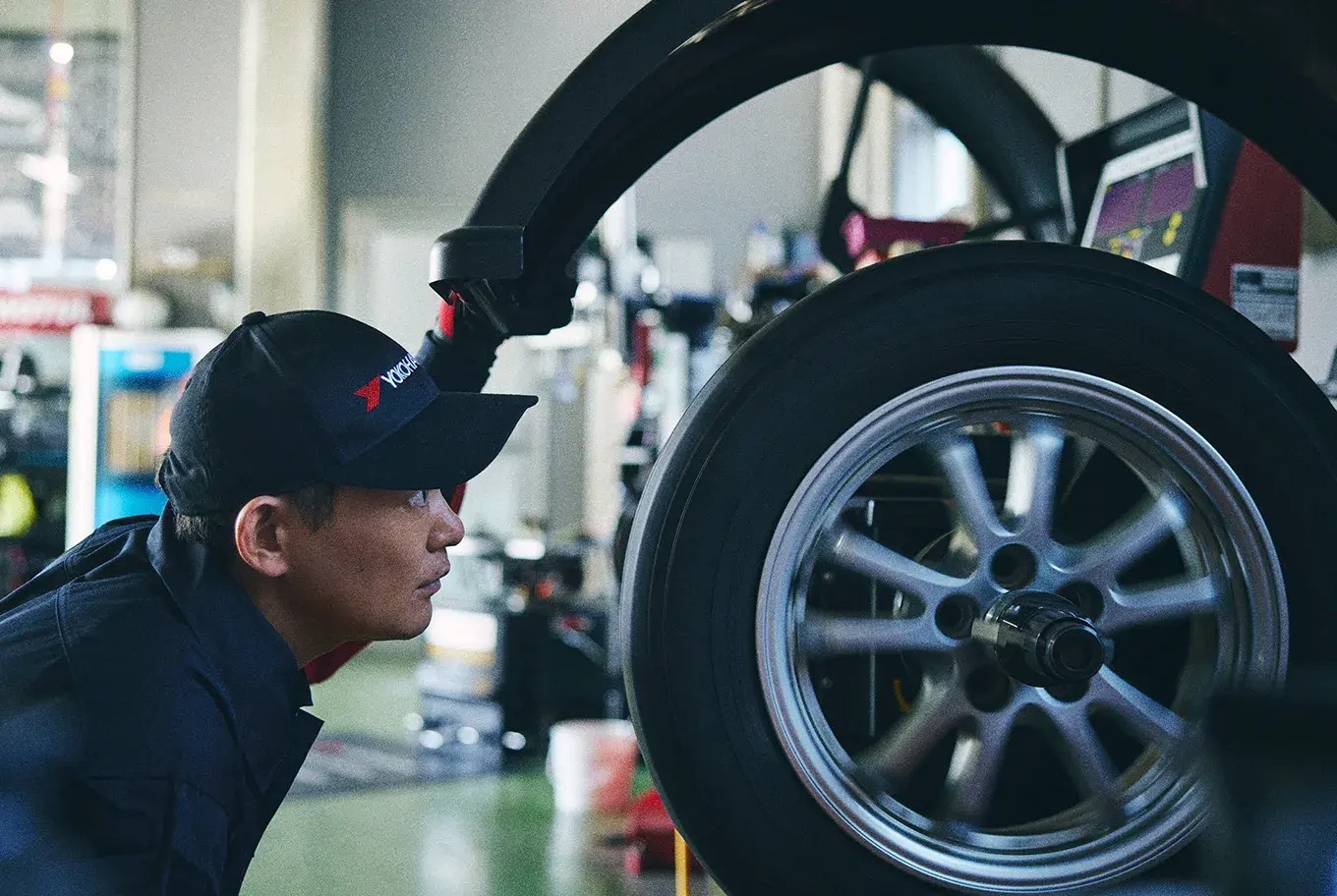 タイヤ交換スタッフ