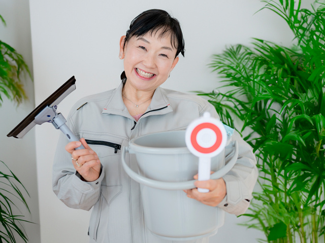女性清掃スタッフ