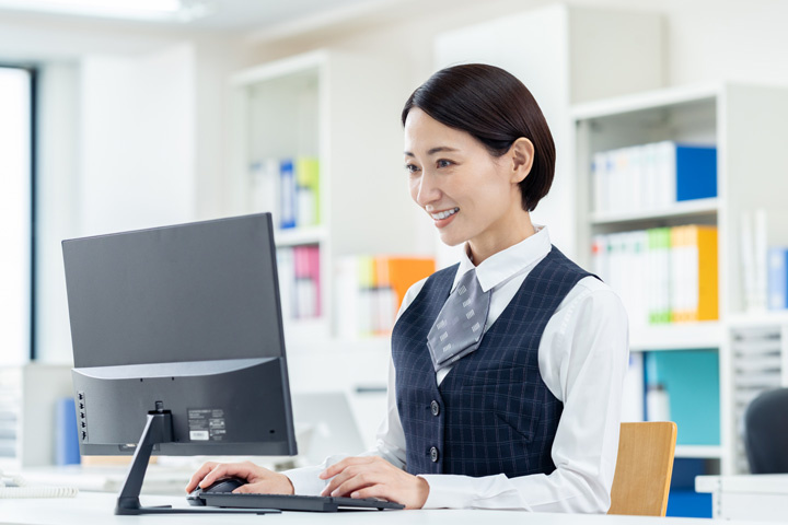 事務　女性写真