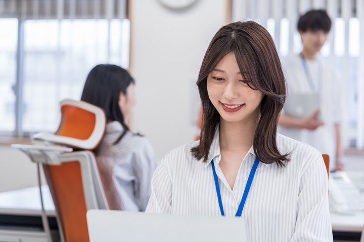 事務員の女性写真