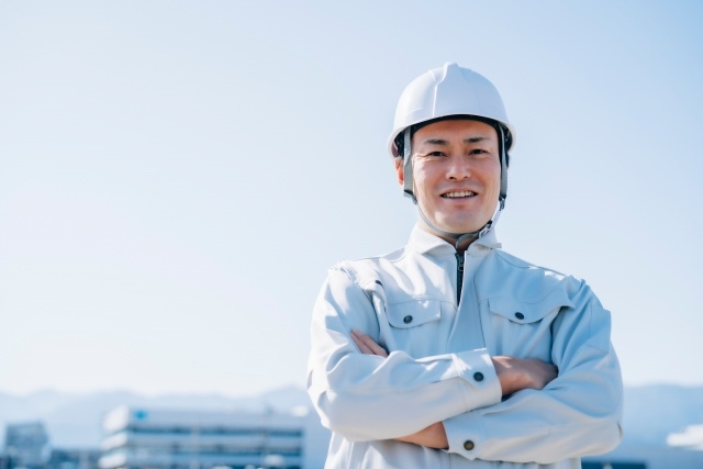 作業服を着た男性の写真