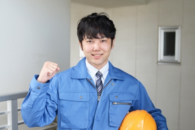 作業服を着た男性の写真