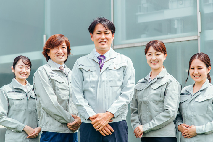 作業服のスタッフ写真