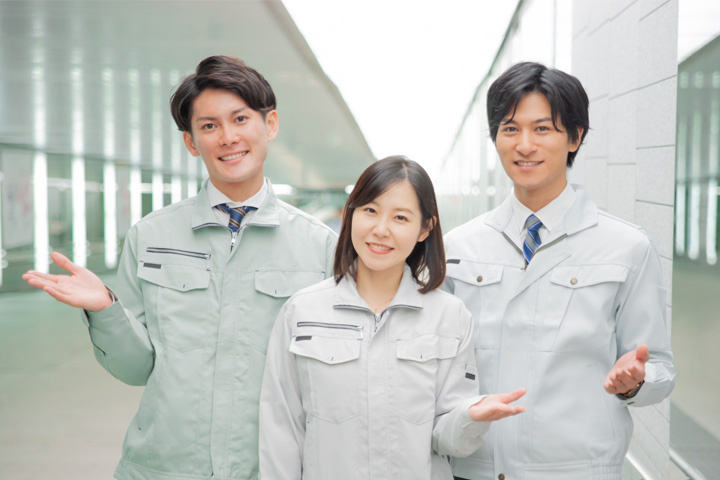 作業服のスタッフ写真
