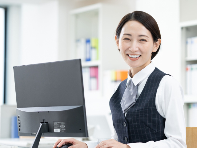 事務　パソコン　データ入力　女性