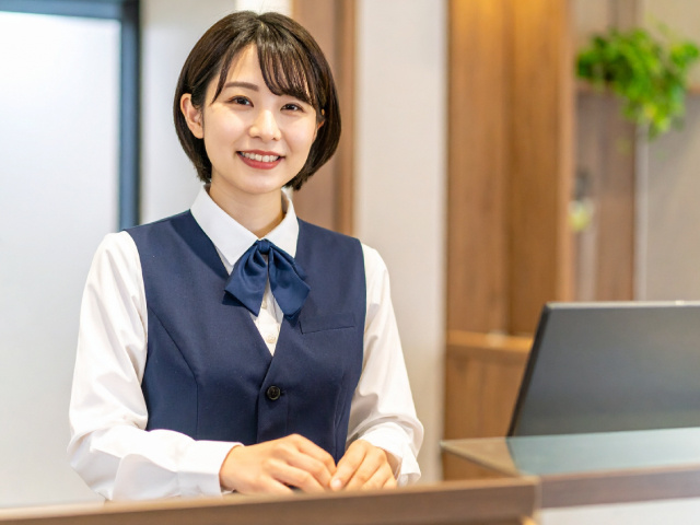 受付女性のイメージ写真