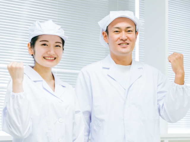 衛生服を来たスタッフ