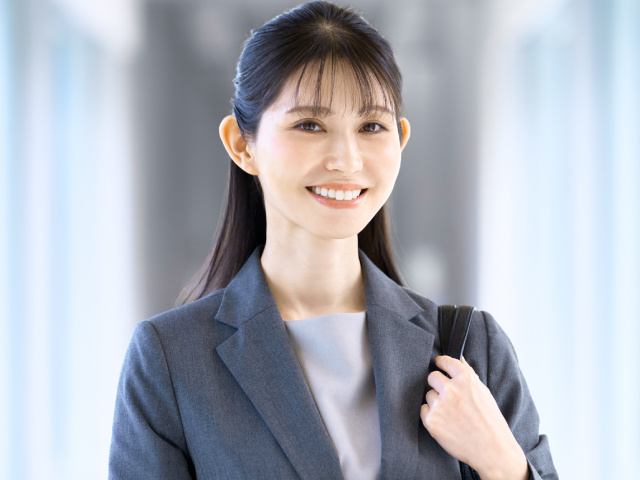 女性営業スタッフイメージ写真