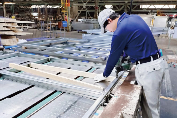 男性作業員の写真