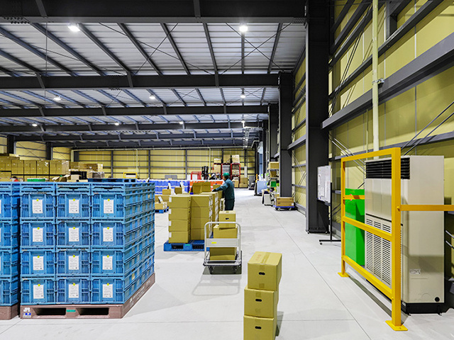 倉庫内作業／若松区／軽作業／未経験者OK／賞与年2回／完全週休2日制