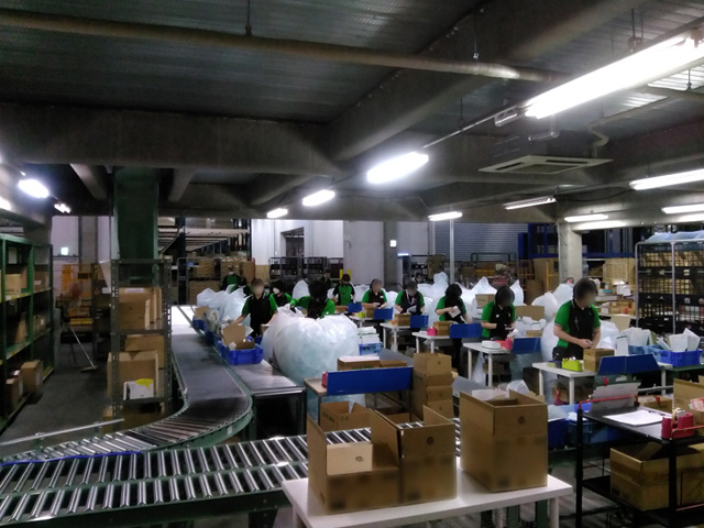 倉庫内作業風景