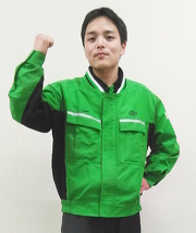 制服を着た若い男性の写真