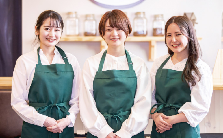 ホテルのレストランでホールスタッフ