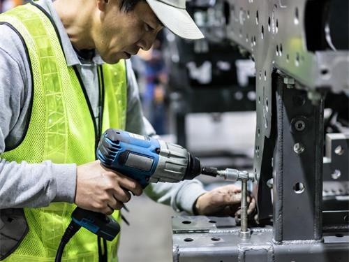 インパクトドライバー作業